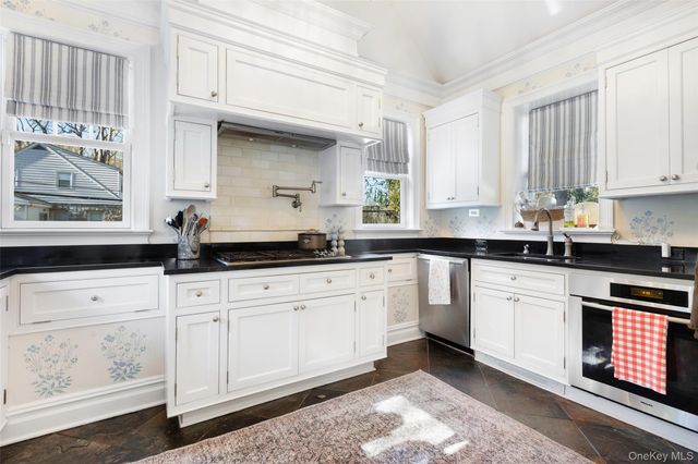 351 W Lake Boulevard, Carmel, NY 10541