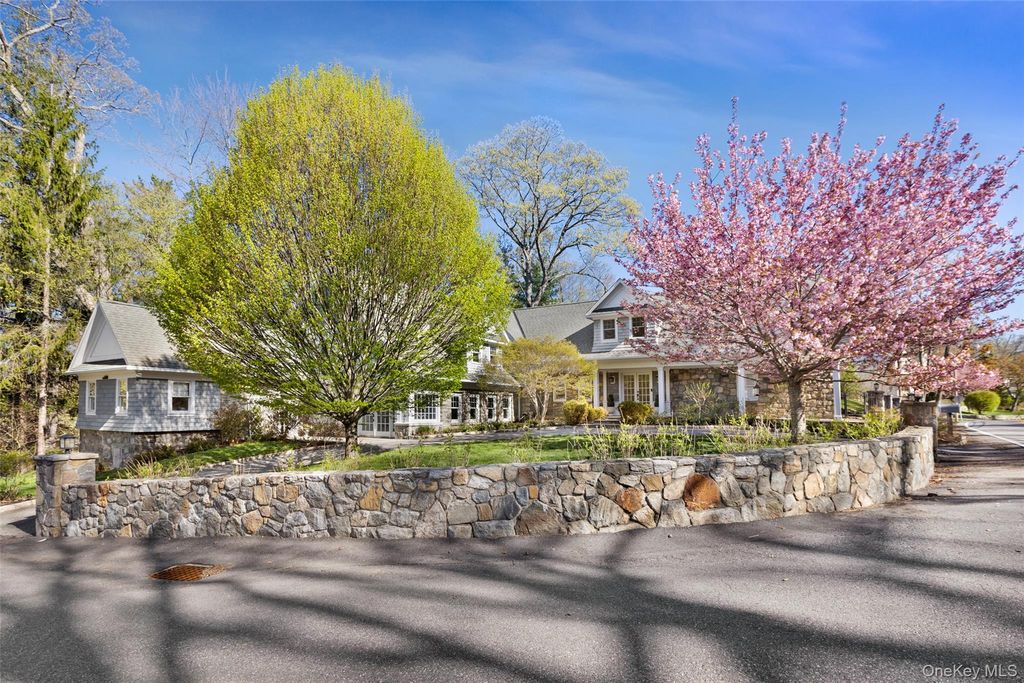 351 W Lake Boulevard, Carmel, NY 10541