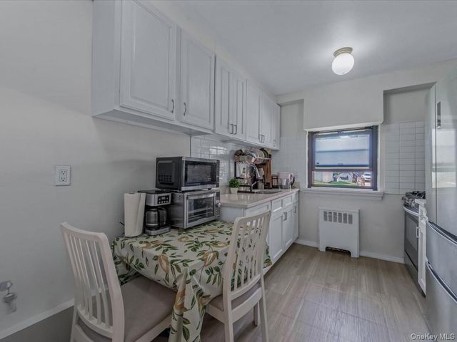 13 W Mill Drive 3A, Great Neck, NY 11021