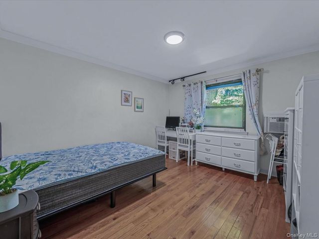 13 W Mill Drive 3A, Great Neck, NY 11021