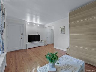 13 W Mill Drive 3A, Great Neck, NY 11021