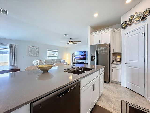 6952 DILLY LAKE AVENUE, Groveland, FL 34736