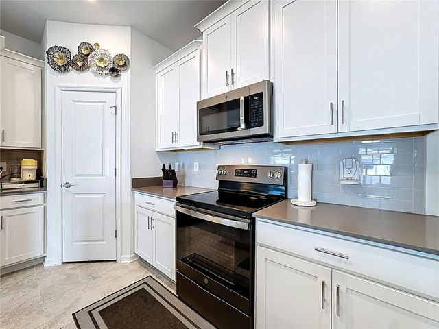 6952 DILLY LAKE AVENUE, Groveland, FL 34736