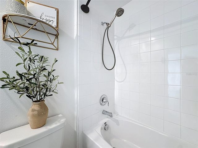 6952 DILLY LAKE AVENUE, Groveland, FL 34736