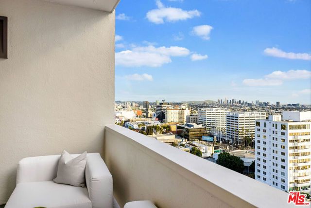 7250 Franklin Avenue 1204, Los Angeles, CA 90046