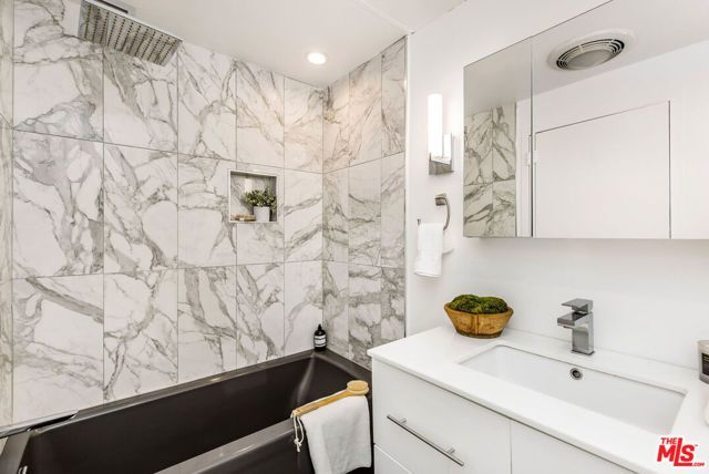 7250 Franklin Avenue 1204, Los Angeles, CA 90046