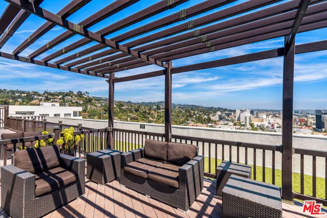 7250 Franklin Avenue 1204, Los Angeles, CA 90046