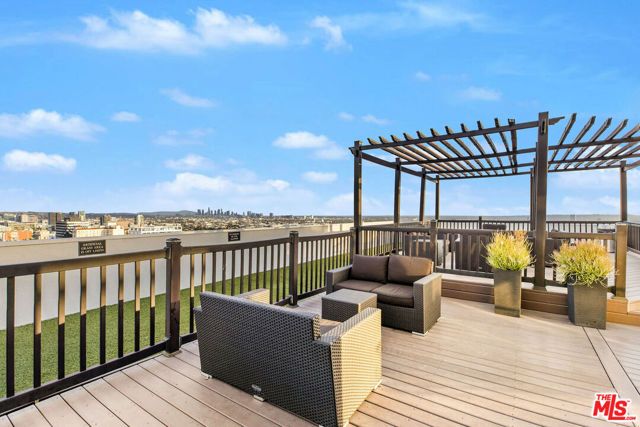 7250 Franklin Avenue 1204, Los Angeles, CA 90046