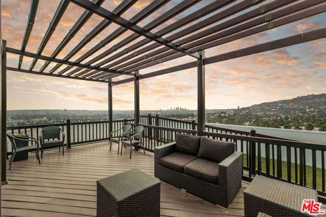 7250 Franklin Avenue 1204, Los Angeles, CA 90046