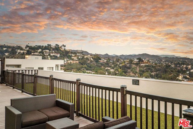 7250 Franklin Avenue 1204, Los Angeles, CA 90046