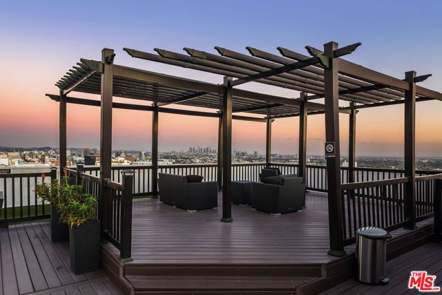 7250 Franklin Avenue 1204, Los Angeles, CA 90046