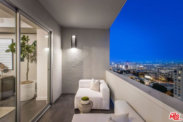 7250 Franklin Avenue 1204, Los Angeles, CA 90046