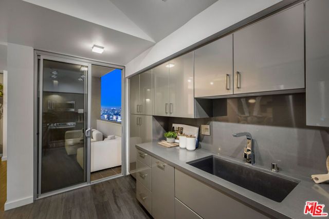 7250 Franklin Avenue 1204, Los Angeles, CA 90046