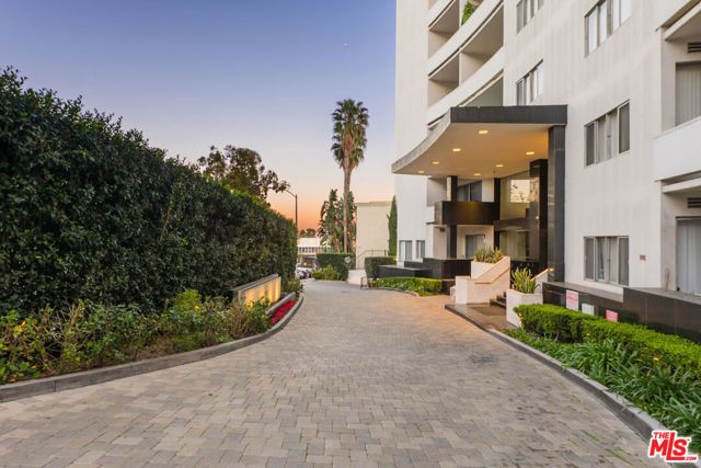 7250 Franklin Avenue 1204, Los Angeles, CA 90046