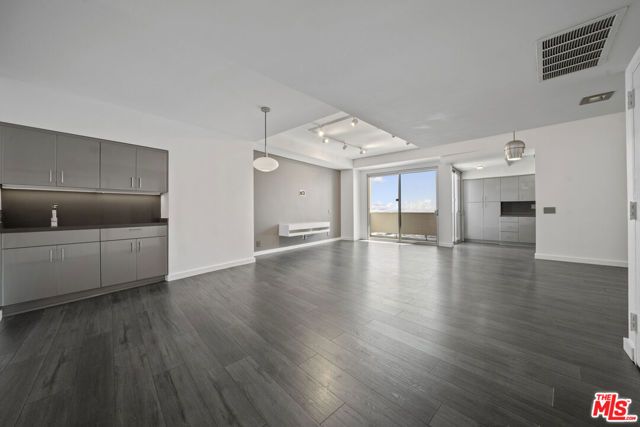 7250 Franklin Avenue 1204, Los Angeles, CA 90046