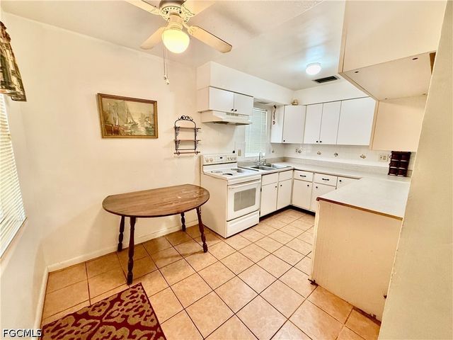 217 Oaklawn CT, Lehigh Acres, FL 33936