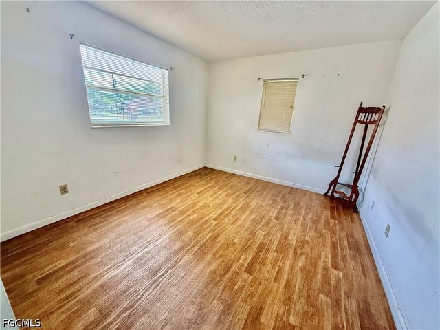 217 Oaklawn CT, Lehigh Acres, FL 33936