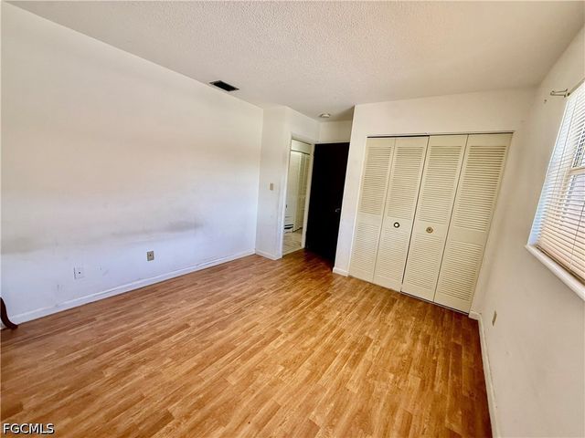 217 Oaklawn CT, Lehigh Acres, FL 33936