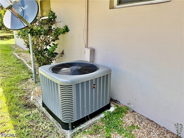 217 Oaklawn CT, Lehigh Acres, FL 33936