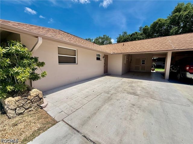 217 Oaklawn CT, Lehigh Acres, FL 33936