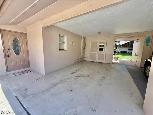 217 Oaklawn CT, Lehigh Acres, FL 33936