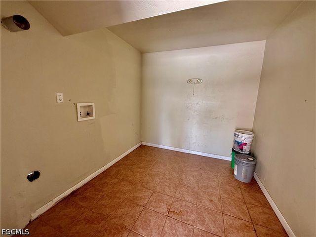 217 Oaklawn CT, Lehigh Acres, FL 33936