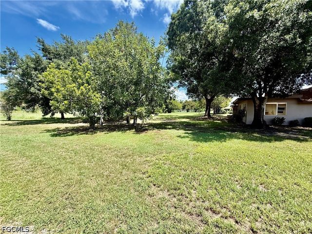 217 Oaklawn CT, Lehigh Acres, FL 33936