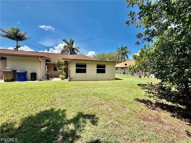 217 Oaklawn CT, Lehigh Acres, FL 33936