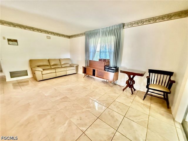 217 Oaklawn CT, Lehigh Acres, FL 33936
