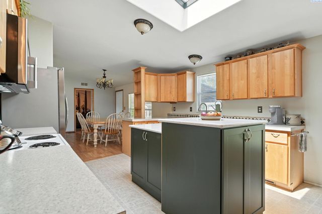 6802 E Pendleton Rd, Benton City, WA 99320