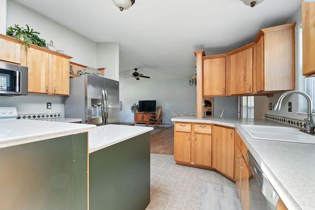 6802 E Pendleton Rd, Benton City, WA 99320