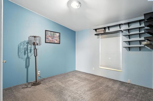 6802 E Pendleton Rd, Benton City, WA 99320