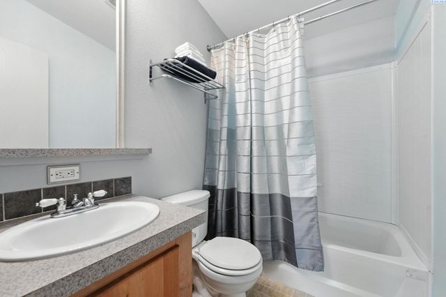 6802 E Pendleton Rd, Benton City, WA 99320