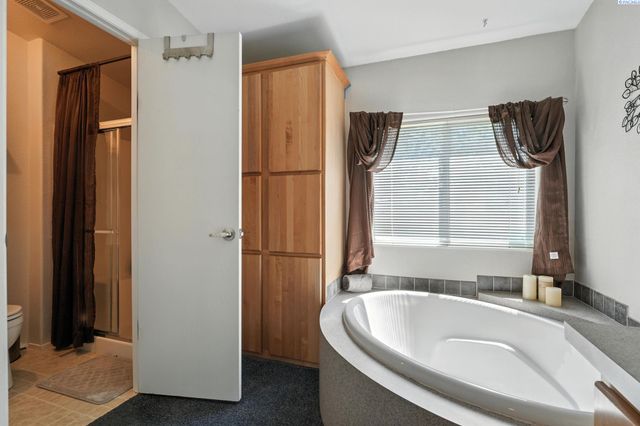 6802 E Pendleton Rd, Benton City, WA 99320