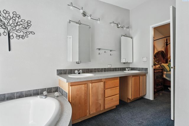 6802 E Pendleton Rd, Benton City, WA 99320