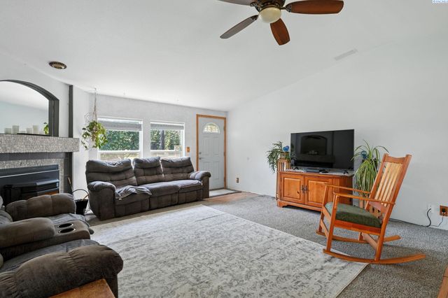 6802 E Pendleton Rd, Benton City, WA 99320