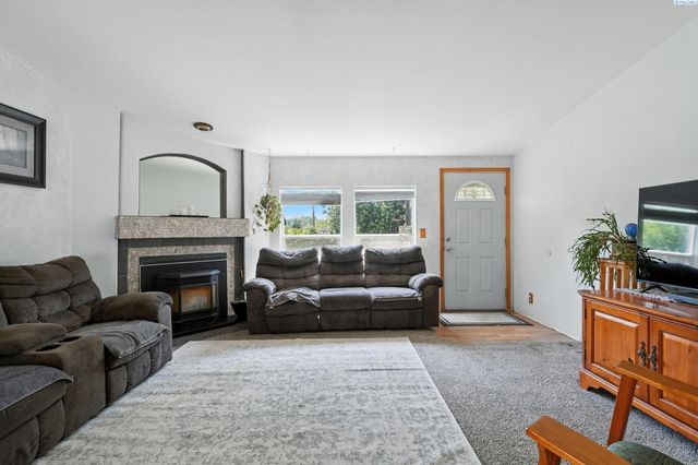 6802 E Pendleton Rd, Benton City, WA 99320