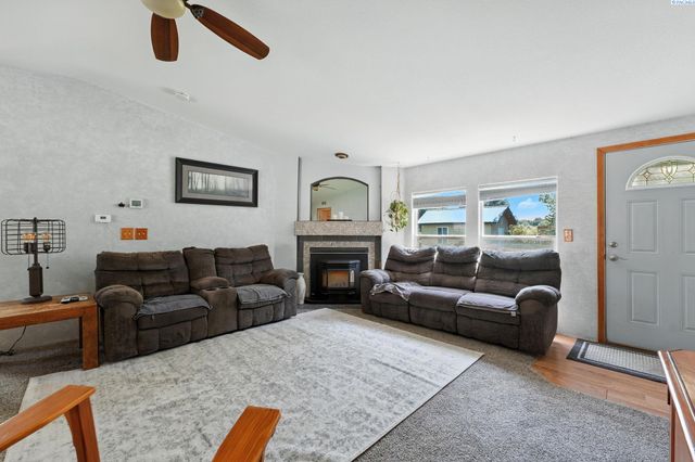 6802 E Pendleton Rd, Benton City, WA 99320