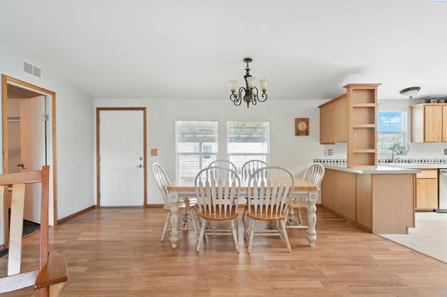 6802 E Pendleton Rd, Benton City, WA 99320