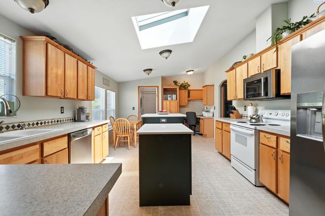 6802 E Pendleton Rd, Benton City, WA 99320