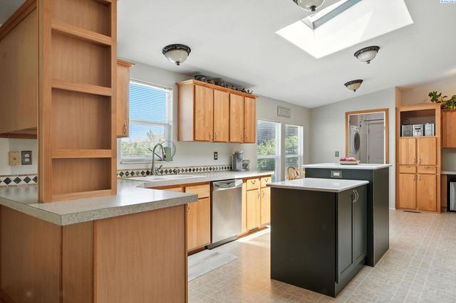 6802 E Pendleton Rd, Benton City, WA 99320