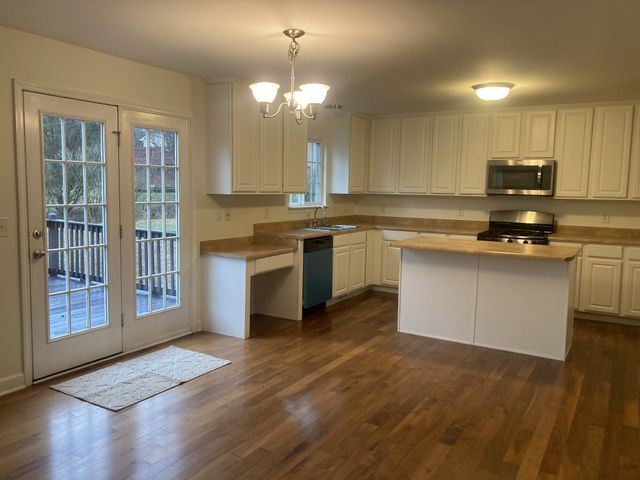 983 Acadia Ct, Gallatin, TN 37066