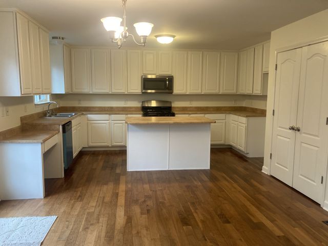 983 Acadia Ct, Gallatin, TN 37066