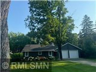 39 Grove Street, Mahtomedi, MN 55115