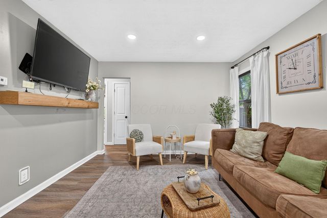 5698 Indianola Avenue, Worthington, OH 43085