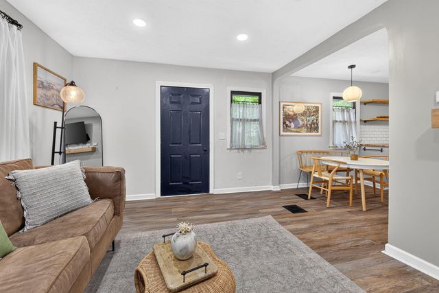 5698 Indianola Avenue, Worthington, OH 43085