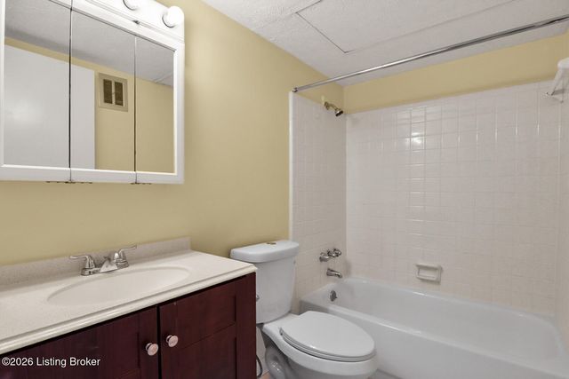 316 Casa Bella Ct 316, Louisville, KY 40220