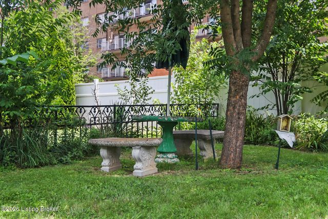 316 Casa Bella Ct 316, Louisville, KY 40220