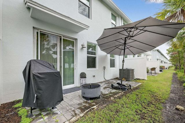 5652 SE Edgewater Circle, Stuart, FL 34997