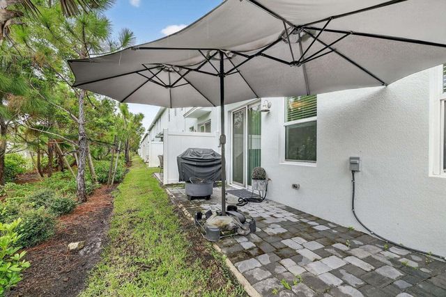 5652 SE Edgewater Circle, Stuart, FL 34997